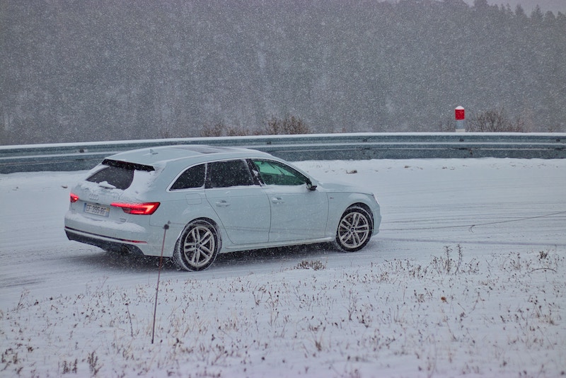 How to Avoid the Dangers of Driving on Black Ice